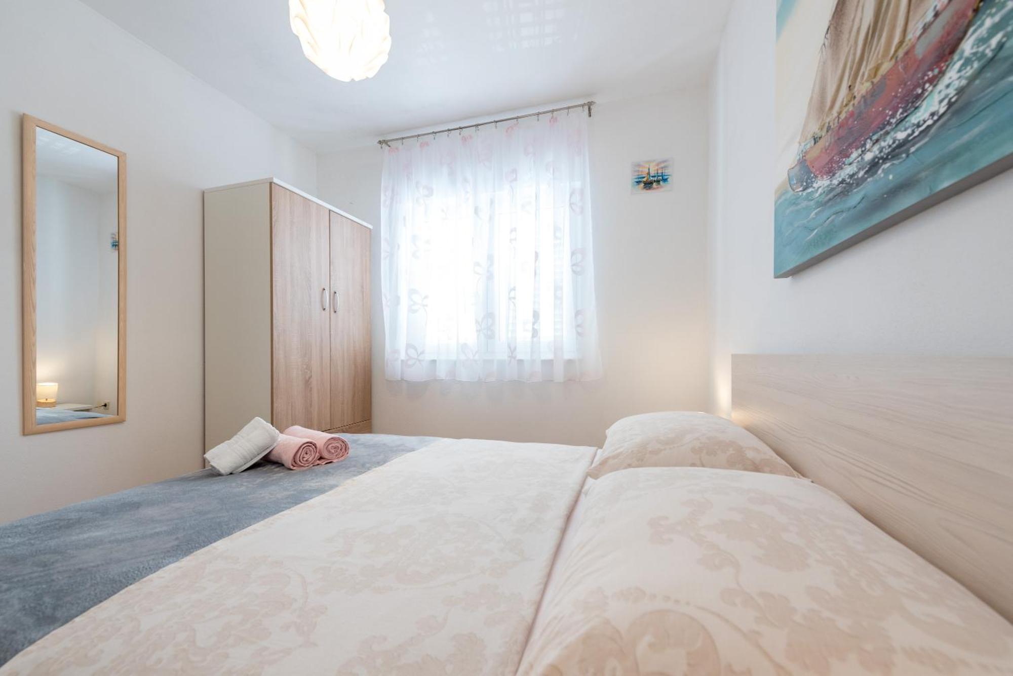 Luxury Apartment With Garden Jacuzzi And Wellness Trogir Bagian luar foto