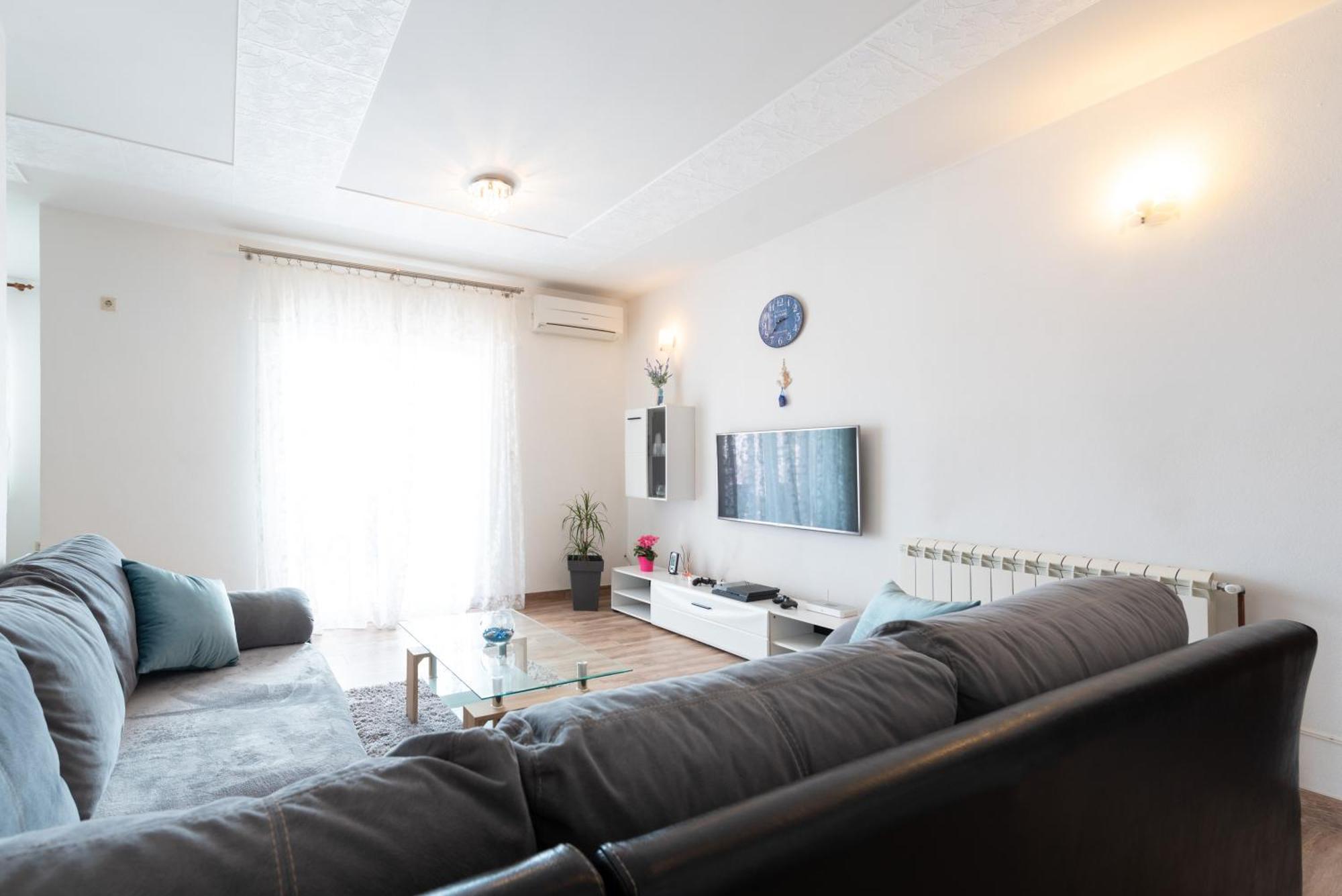 Luxury Apartment With Garden Jacuzzi And Wellness Trogir Bagian luar foto
