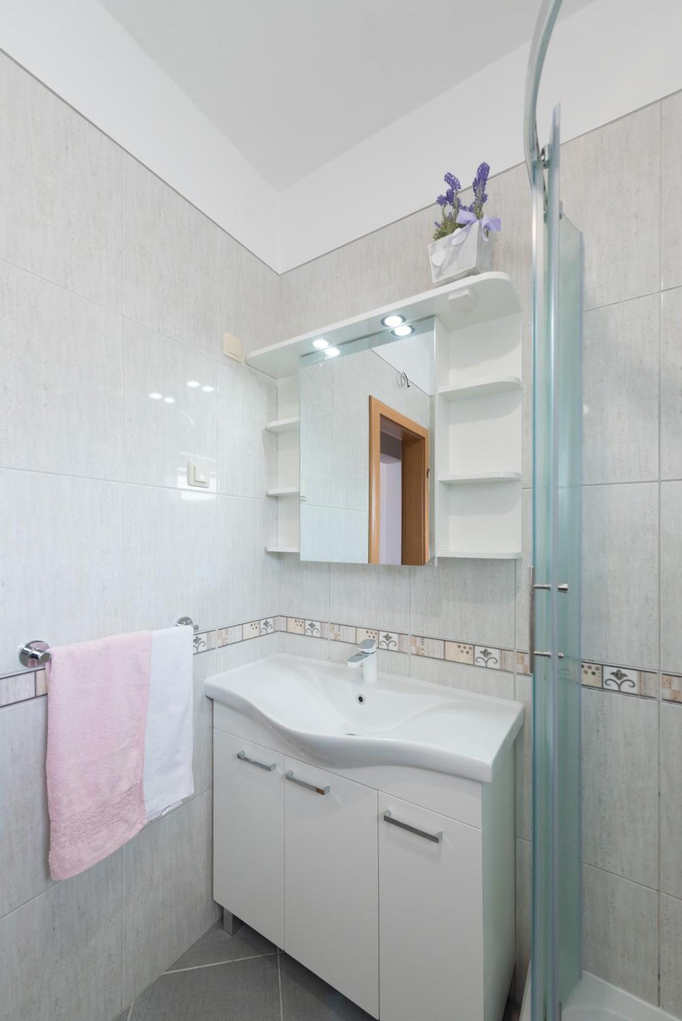 Luxury Apartment With Garden Jacuzzi And Wellness Trogir Bagian luar foto