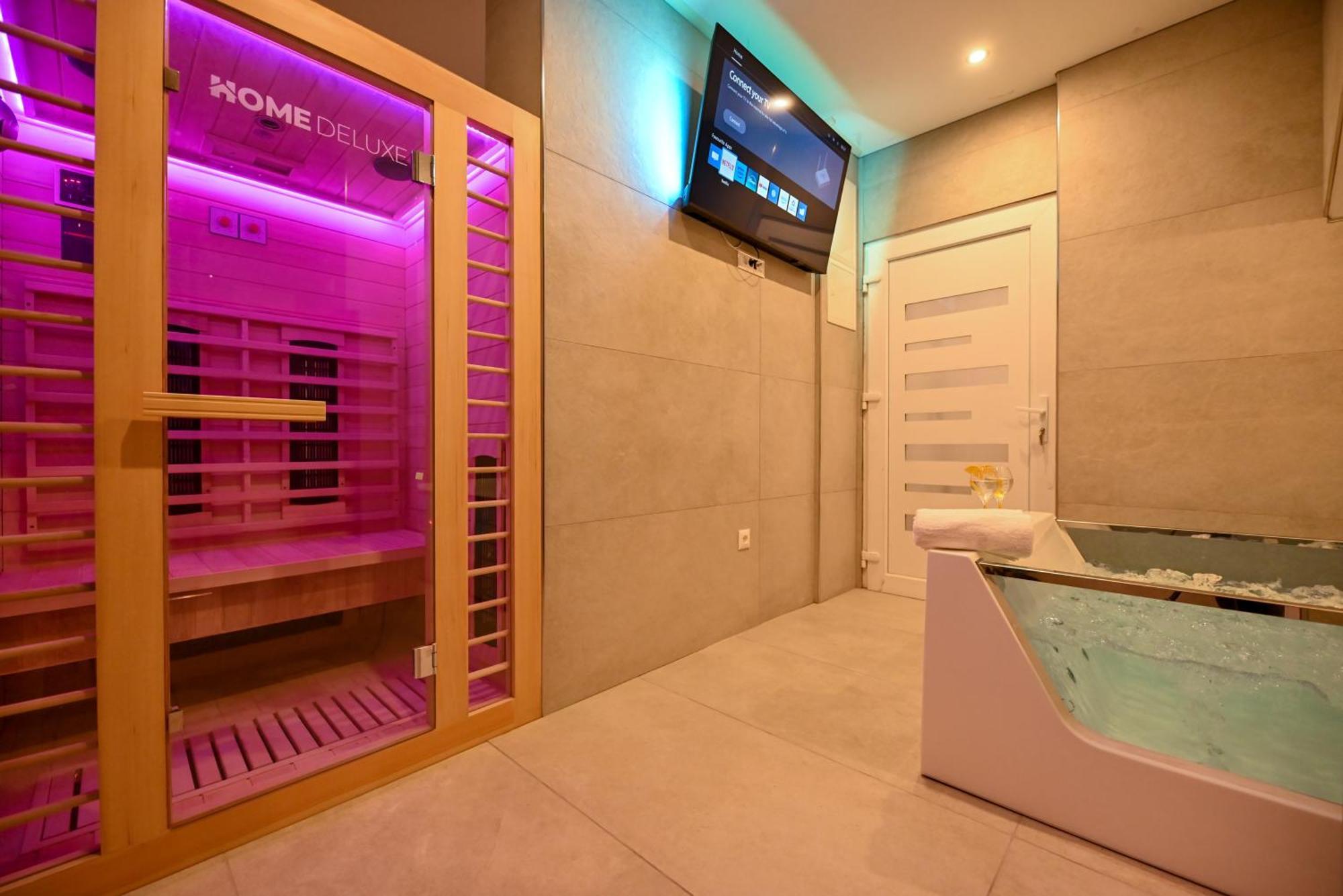 Luxury Apartment With Garden Jacuzzi And Wellness Trogir Bagian luar foto