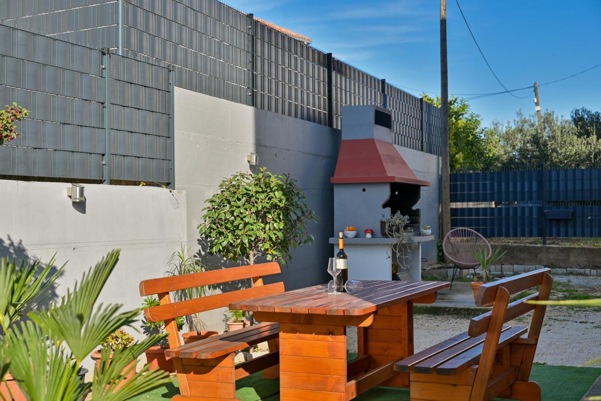 Luxury Apartment With Garden Jacuzzi And Wellness Trogir Bagian luar foto