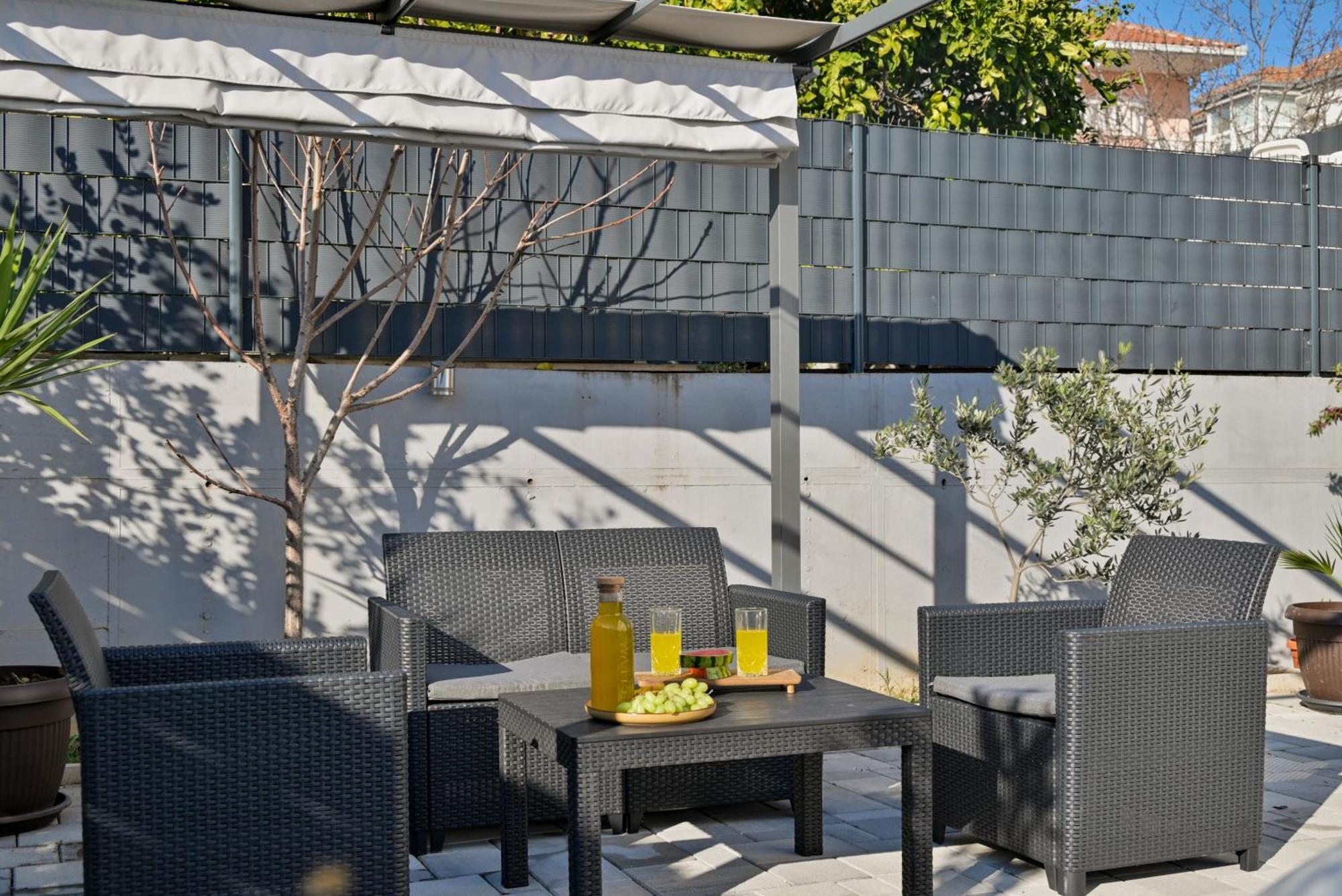 Luxury Apartment With Garden Jacuzzi And Wellness Trogir Bagian luar foto