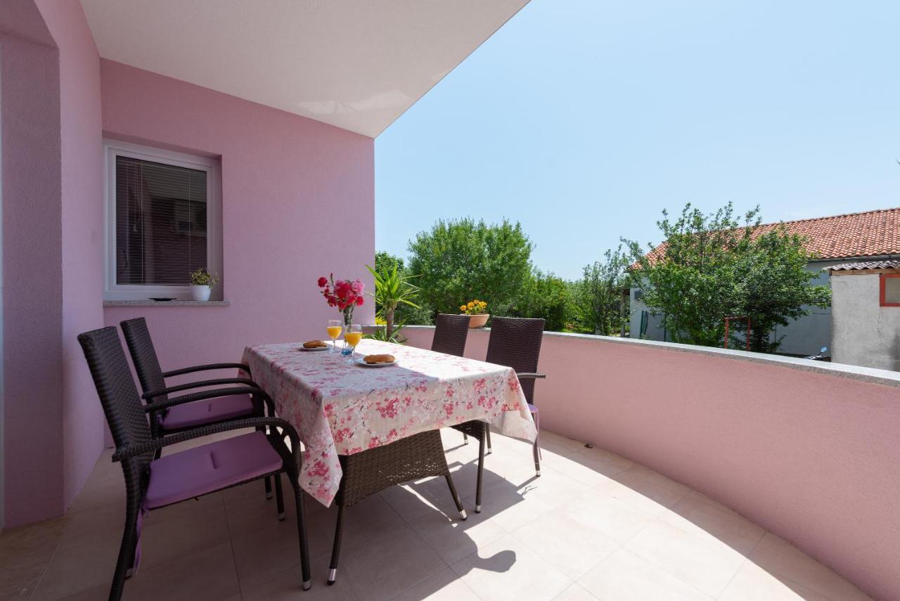 Luxury Apartment With Garden Jacuzzi And Wellness Trogir Bagian luar foto