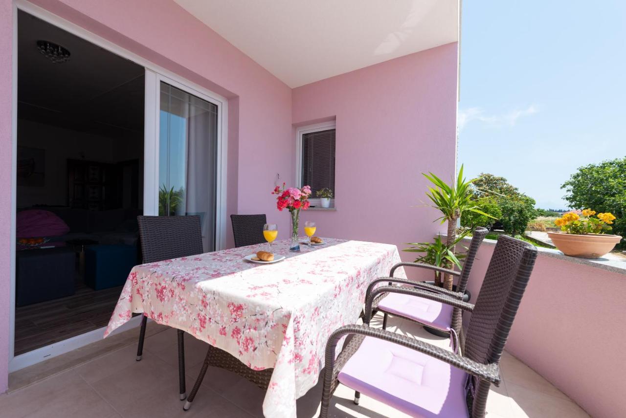 Luxury Apartment With Garden Jacuzzi And Wellness Trogir Bagian luar foto